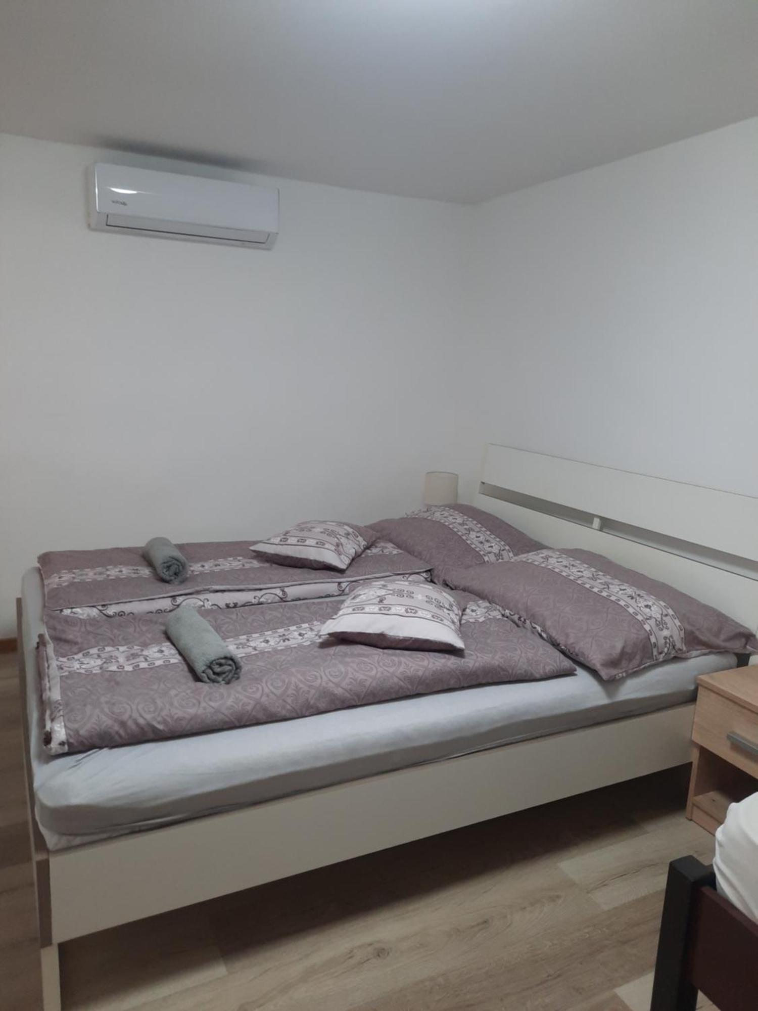 Апартаменты Galeria Vendeghaz Хайдусобосло Экстерьер фото
