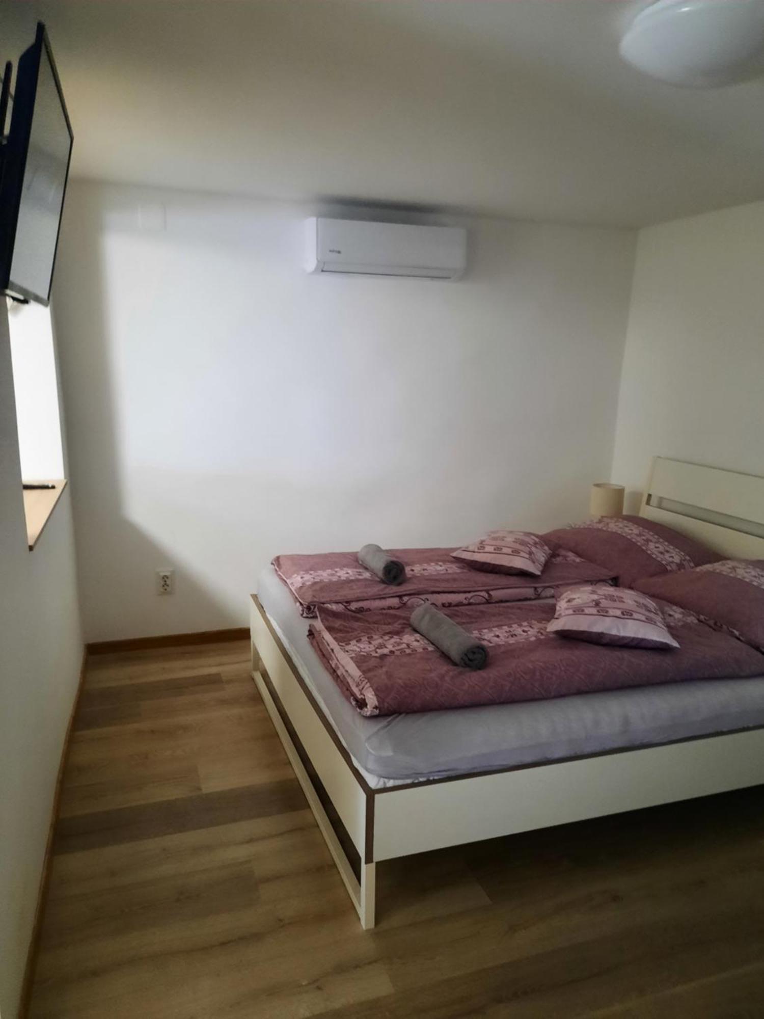 Апартаменты Galeria Vendeghaz Хайдусобосло Экстерьер фото